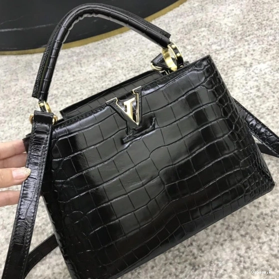 LOUIS CAPUCINES BB VUITTON 0326